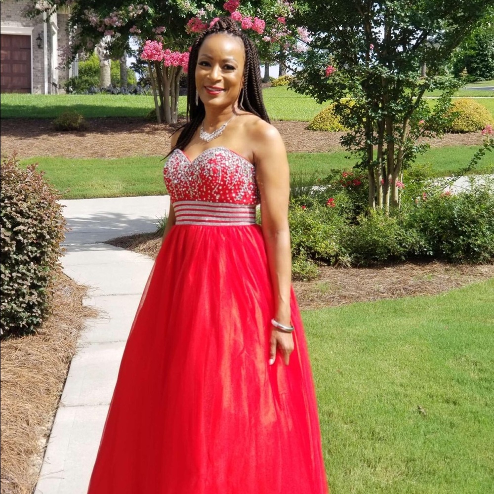 Formal gown - Picture 2 of 3